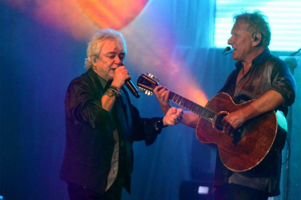Konser di Malang, Air Supply Lantunkan 15 Lagu Hits