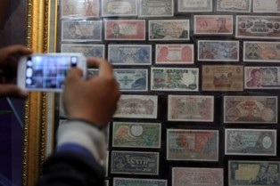 <i>Call Center</i> Belum Ada, Tim Pengawas Valas Tak Efektif