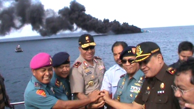 Tiga Kapal Filipina Pencuri Ikan Diledakkan di Papua Barat