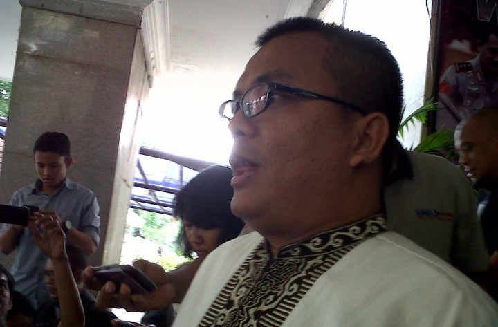 Denny Indrayana Bawa Pendukung ke Mabes Polri