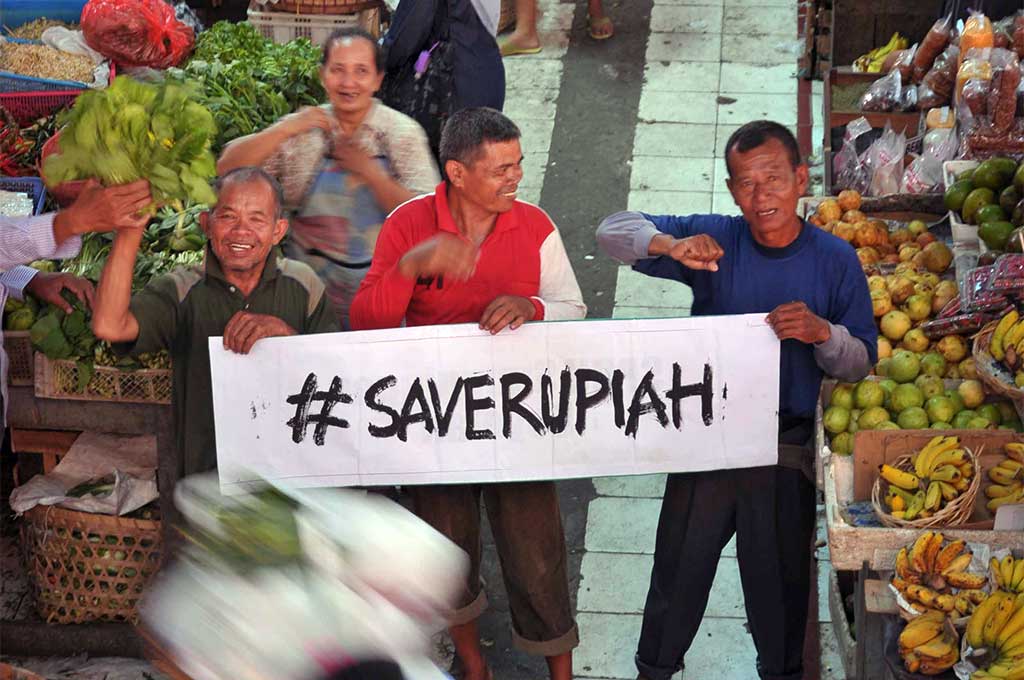 Pedagang Pasar Gede Kampanye Selamatkan Rupiah