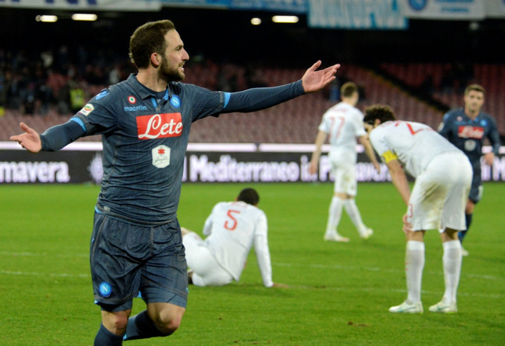 Trigol Higuain Bawa Napoli Kandaskan Dinamo 