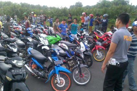 Ratusan Pembalap Liar Tunggang Langgang saat Digerebek Polisi