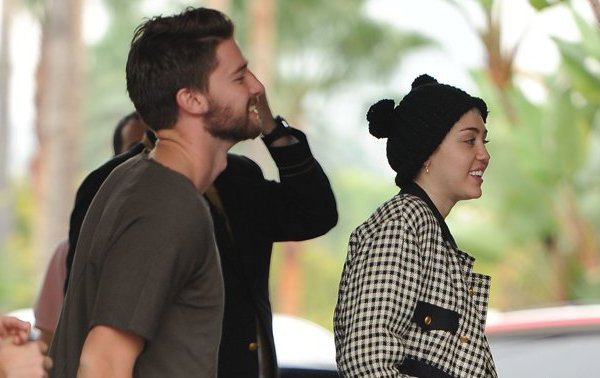 Miley Cyrus & Patrick Schwarzenegger akan Menikah