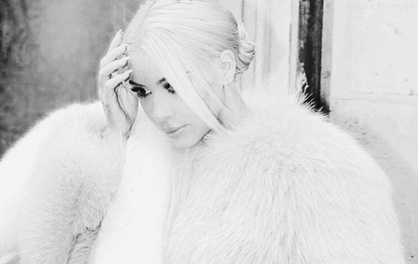 Tiru Elsa 'Frozen,' Kim Kardashian Dikecam