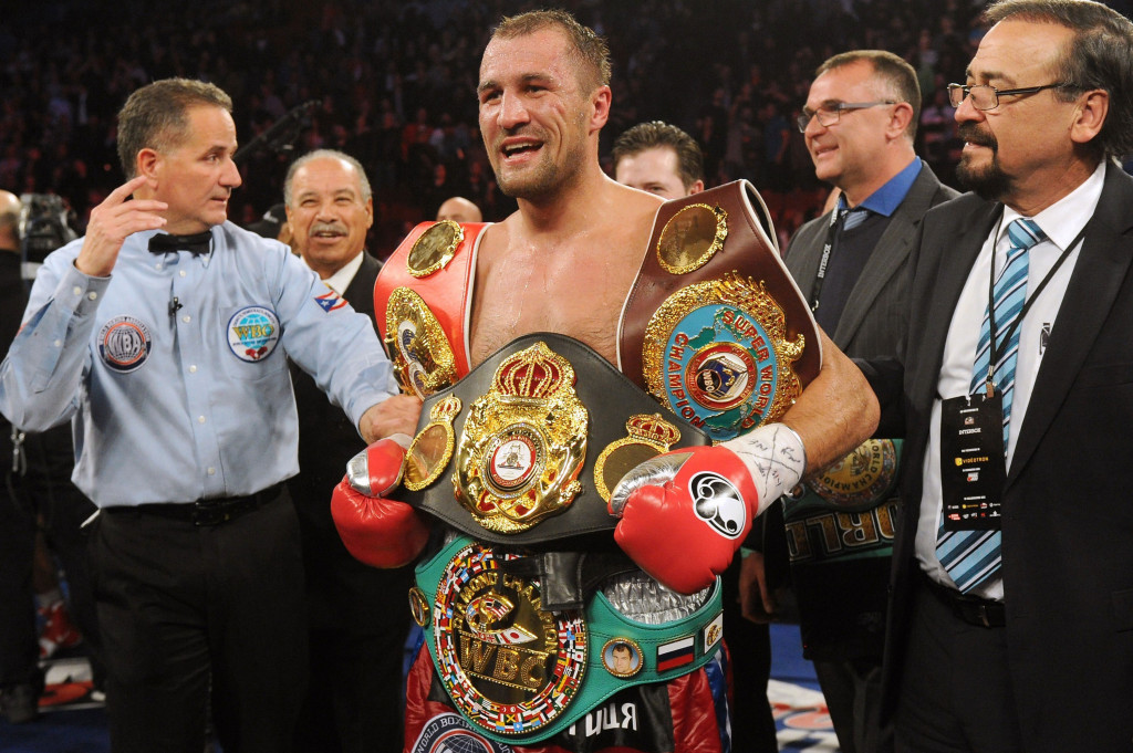 Kovalev Pertahankan Gelar Kelas Berat Ringan