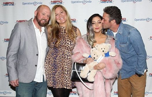 Taylor Kinney Cium Mesra Lady Gaga