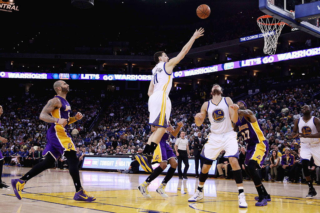 Warriors Tumbangkan Lakers