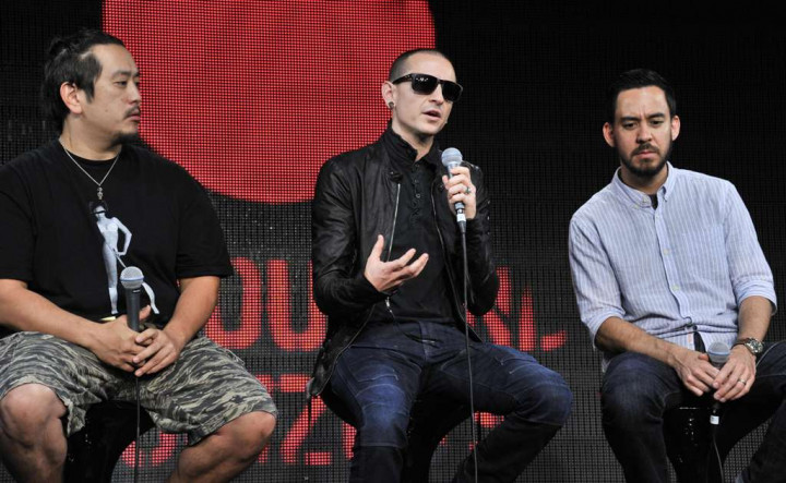 Kaki Vokalisnya Patah, Tur Linkin Park Tertunda