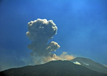 Aktivitas Gunung Slamet Kembali Meningkat