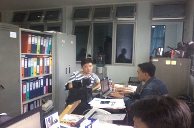 Saat Hadapi Warga Korea, Petugas Imigrasi: Rompi Saya Ditarik