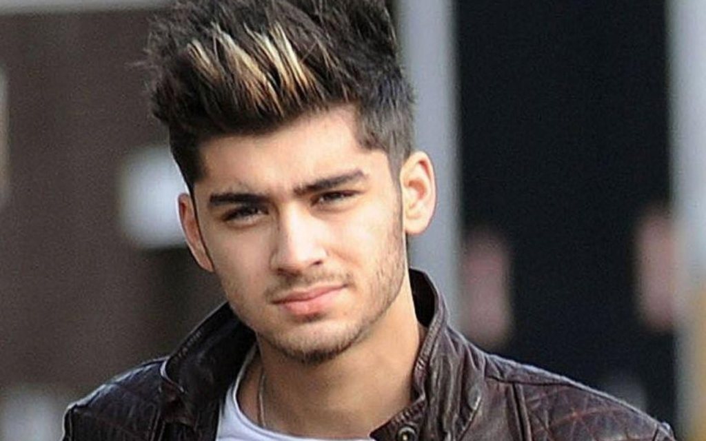 Kedapatan Gandeng Perempuan Lain di Thailand  Zayn  Malik  