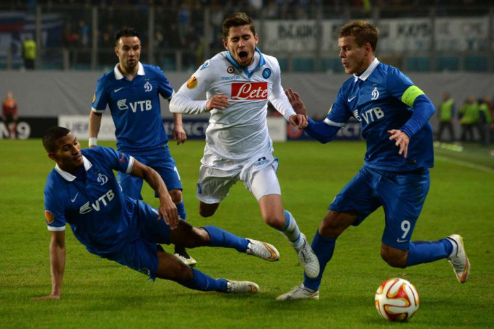 Imbangi Dinamo Moskow, Napoli Raih Tiket Perempat Final