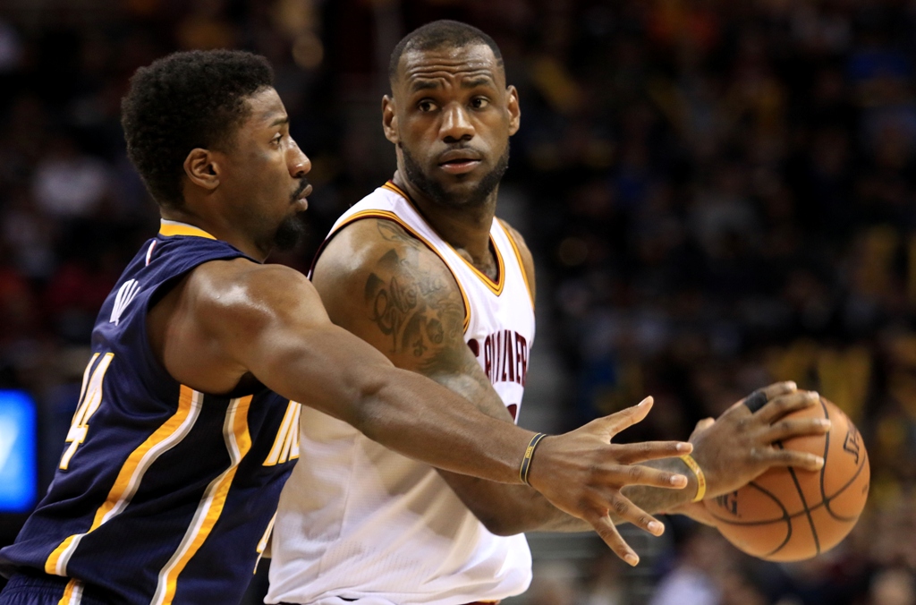 LeBron James (kaus putih) (AP Photo/Aaron Josefczyk)