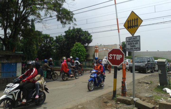 PT KAI Tidak akan Pasang Palang Perlintasan KA Rawa Buaya