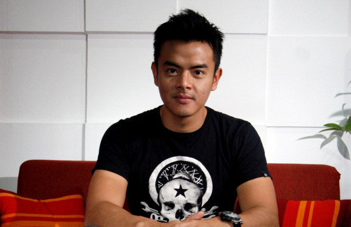 Dion Wiyoko Tertantang Taklukkan Gunung Agung 