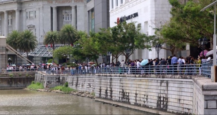 Antrean Panjang Tampak untuk Penghormatan Lee Kuan Yew