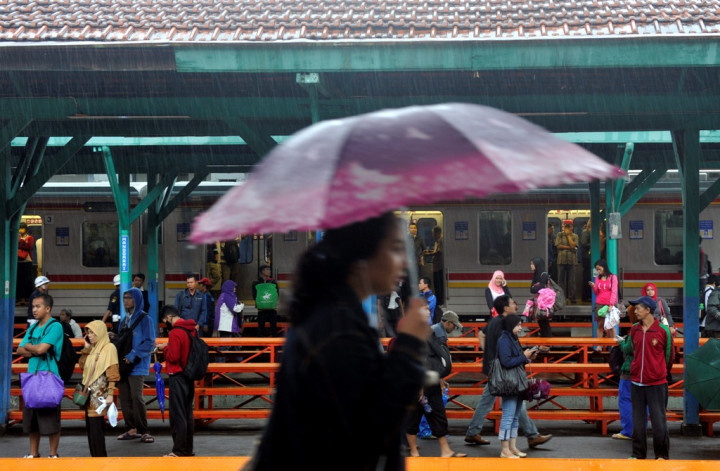 Biaya Tiket Jaminan Harian & Kartu Multi Trip KRL Juga Naik