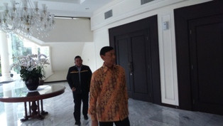 Wiranto Sambangi Kantor Wapres
