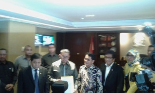 KMP Serahkan Angket untuk Menkumham ke Pimpinan DPR