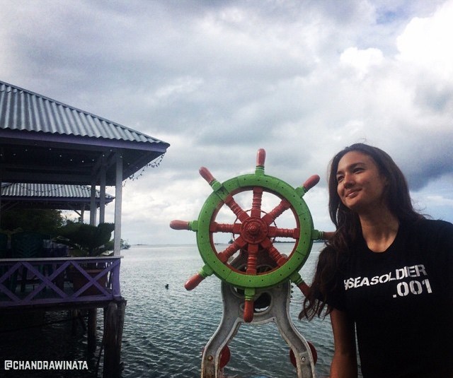 Jelang Hari Bumi, Nadine Chandrawinata Gelar Kegiatan Pungut Sampah