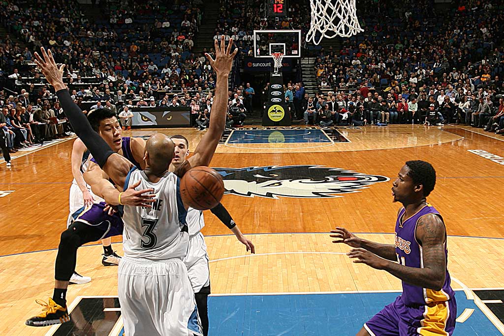 Clarkson Antar Lakers Tundukkan Timberwolves 101-99