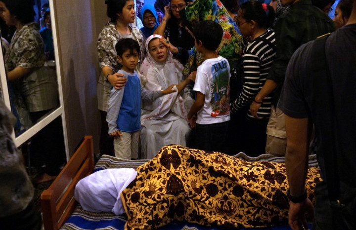 Edwin Manangsang Video Call saat Pemakaman Yanni Libels