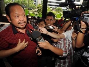 Pengacara Sutan Bhatoegana Tuding KPK Sok Tahu Hukum 