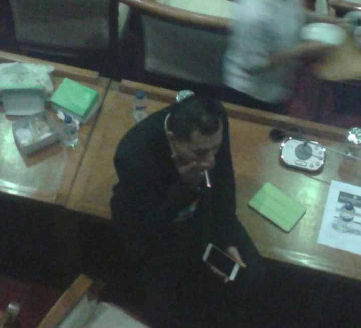 Akui Merokok di Ruang Sidang, Anang Hermansyah Minta Maaf  