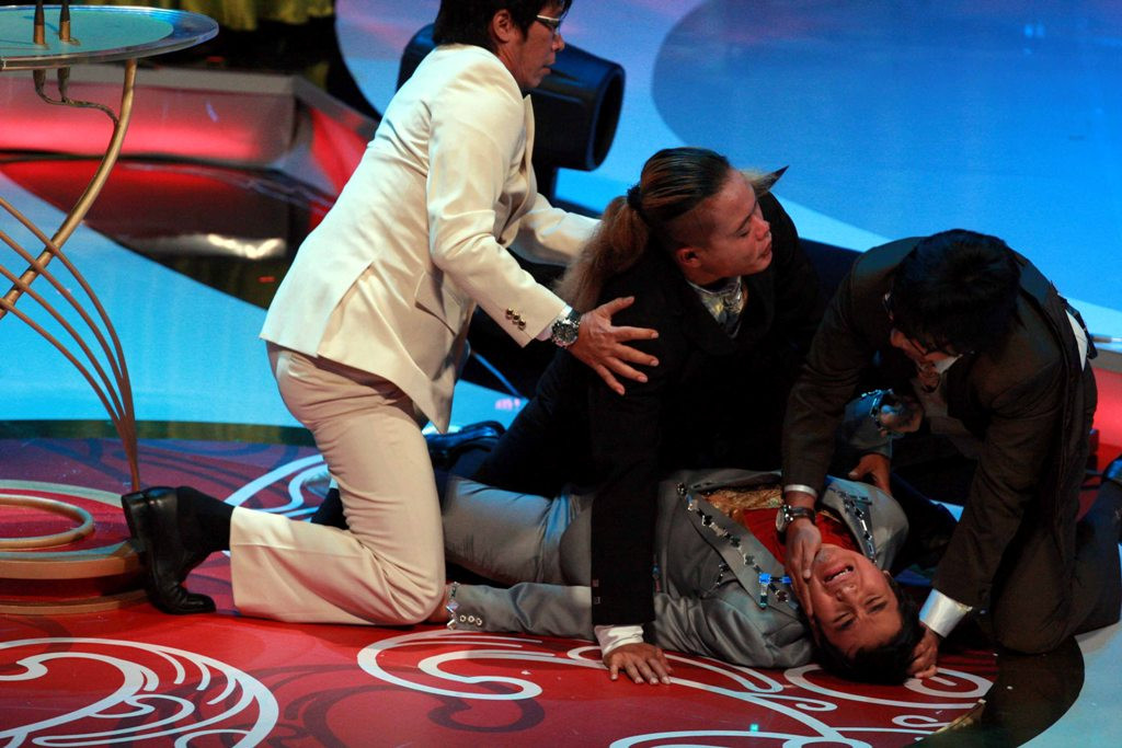 Olga saat bersenda gurau dengan Parto, Sule dan Andre. Foto: MI/Rommy Pujianto