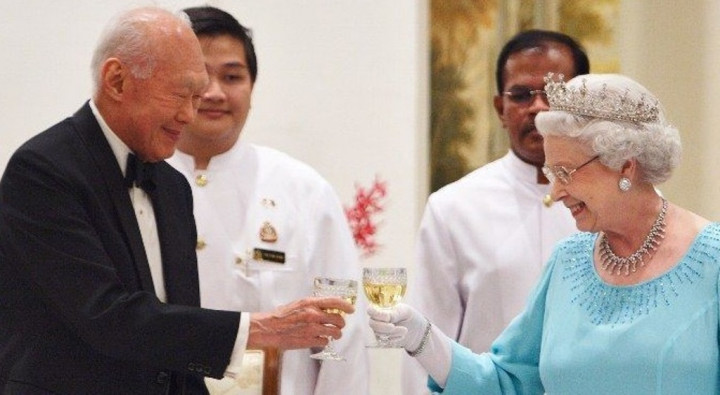 Ratu Elizabeth Berikan Penghormatan untuk Lee Kuan Yew
