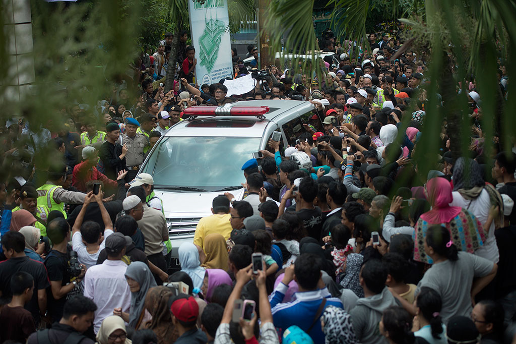 Ribuan Orang Antar Olga ke Peristirahatan Terakhir