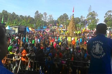 Meski Becek, Pesta Kenduren Durian Tetap Ramai Pengunjung