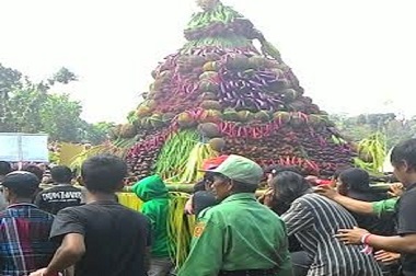 Sedap, 2015 Durian Gratis Bagi Pengunjung Pesta Kenduren Jombang