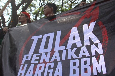 Harga BBM Naik, Tukang Ojek Sepi Pelanggan