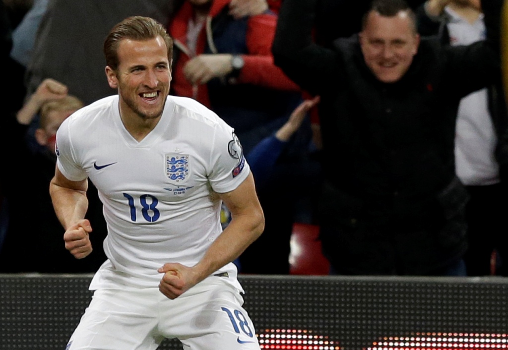 Selebrasi Harry Kane usai mencetak gol dalam debutnya bersama Timnas Inggris (Foto: AP Photo/Matt Dunham)
