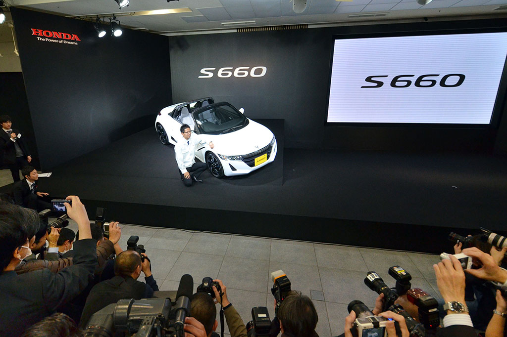 Honda Luncurkan Mini Roadster "S660"