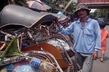 Harga BBM Naik Turun, Pengemudi Bentor Pasrah