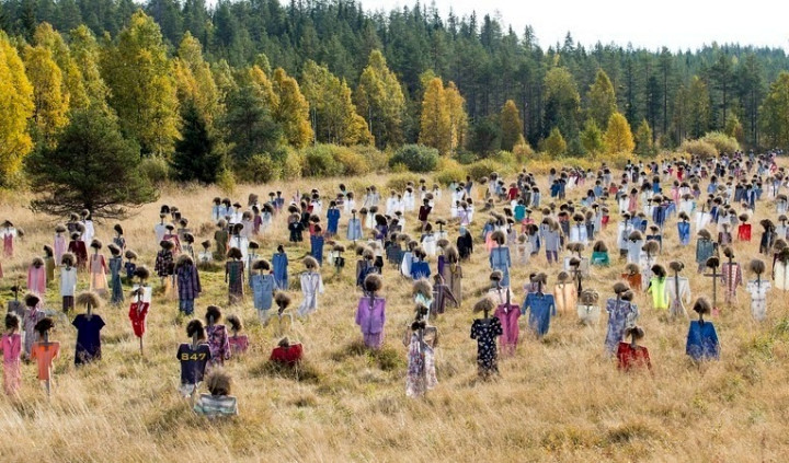 Mengapa Ada Ribuan Orang-orangan Sawah di Highway 5?
