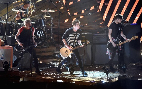 Nikki Sixx akan Berkolaborasi dengan 5 Seconds of Summer