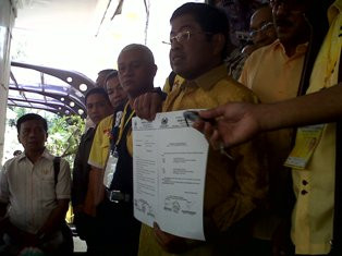 Kubu Ical Ancam Polisikan Pencongkel Pintu Fraksi