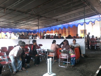 Cairkan Dana PSKS, Ratusan Warga Lengkong Antre di Kantor Pos Bandung