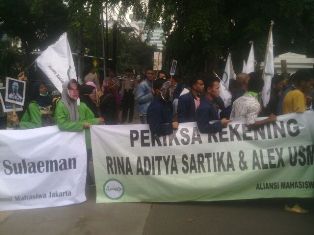 Massa Minta Alex & Rina Dipecat