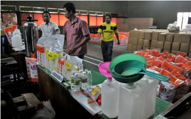 Pedagang di Tanah Abang Ditawari Jual Air Zamzam Palsu