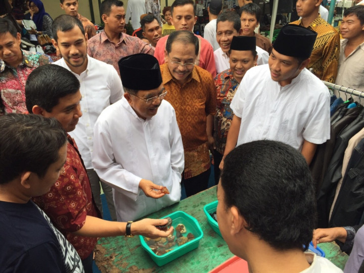 Ketika Batu Akik Menyita Perhatian Jusuf Kalla