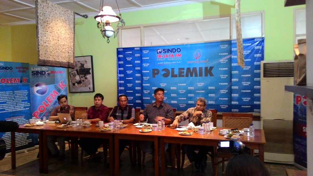 Diskusi di Warung Daun Jakarta bertema kenaikan harga BBM -- FOTO: MTVN/Ilham Wibowo
