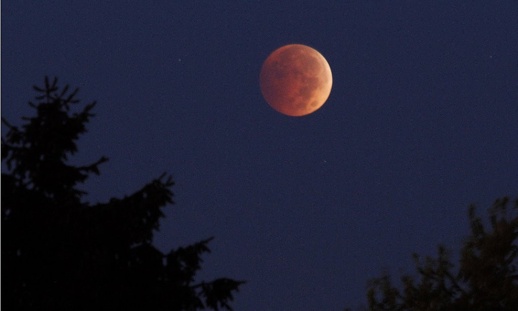 Gerhana bulan. (Foto: AP)