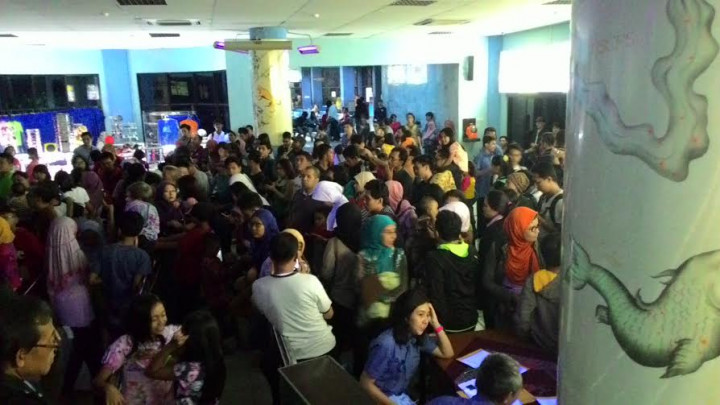 Ingin Saksikan Gerhana Bulan Total, Masyarakat Padati Planetarium 