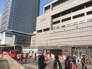 Pakai <i>Handsfree</i> Saat CFD, Awas Busway