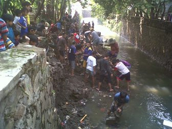 Tanggul Sungai Cikapundung Kolot Ambruk
